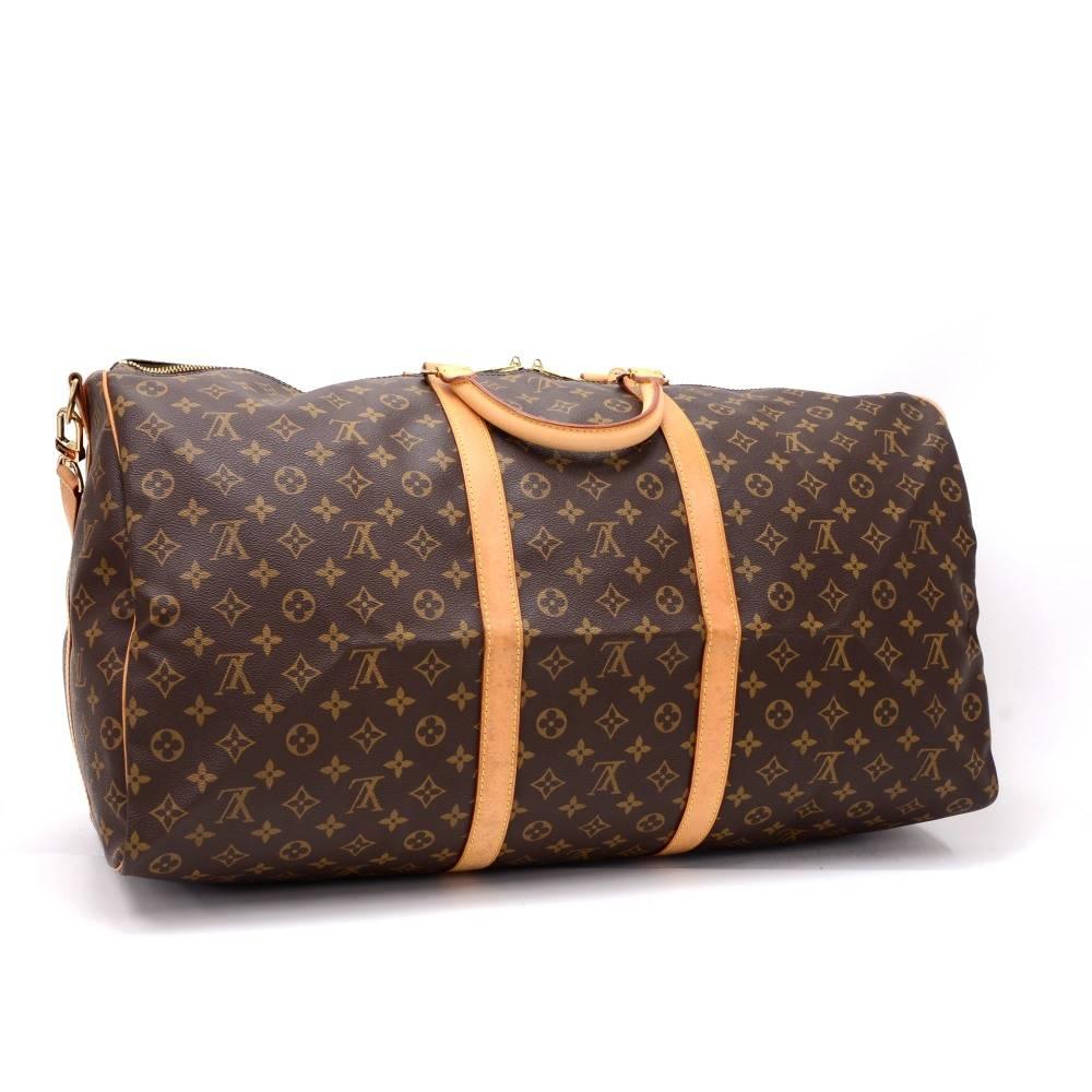 Louis Vuitton Keepall Bandouliere 60 a classic from the Louis Vuitton travel bag collection. This spacious largest sized version in Monogram canvas and a double zipper for secure and easy access. Great for any trip!It comes with name tag and