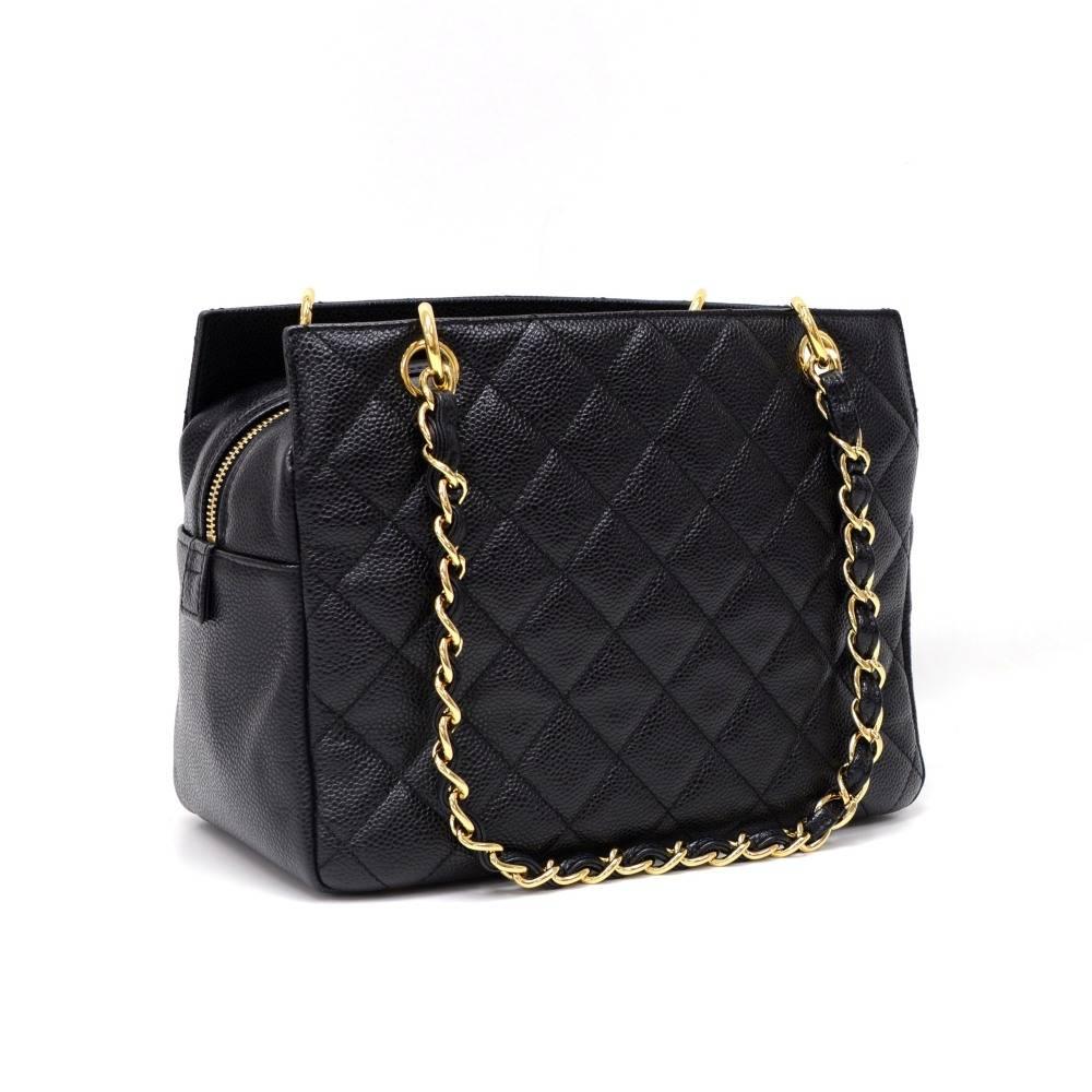 Chanel PST tote in black quilted caviar leather. Open access with 3 compartments: 2 open and 1 with zipper closure. Inside has textile lining and 2 pockets: 1 open and 1 with zipper. Carried in hand and offers great capacity.

Made in: Italy
Serial