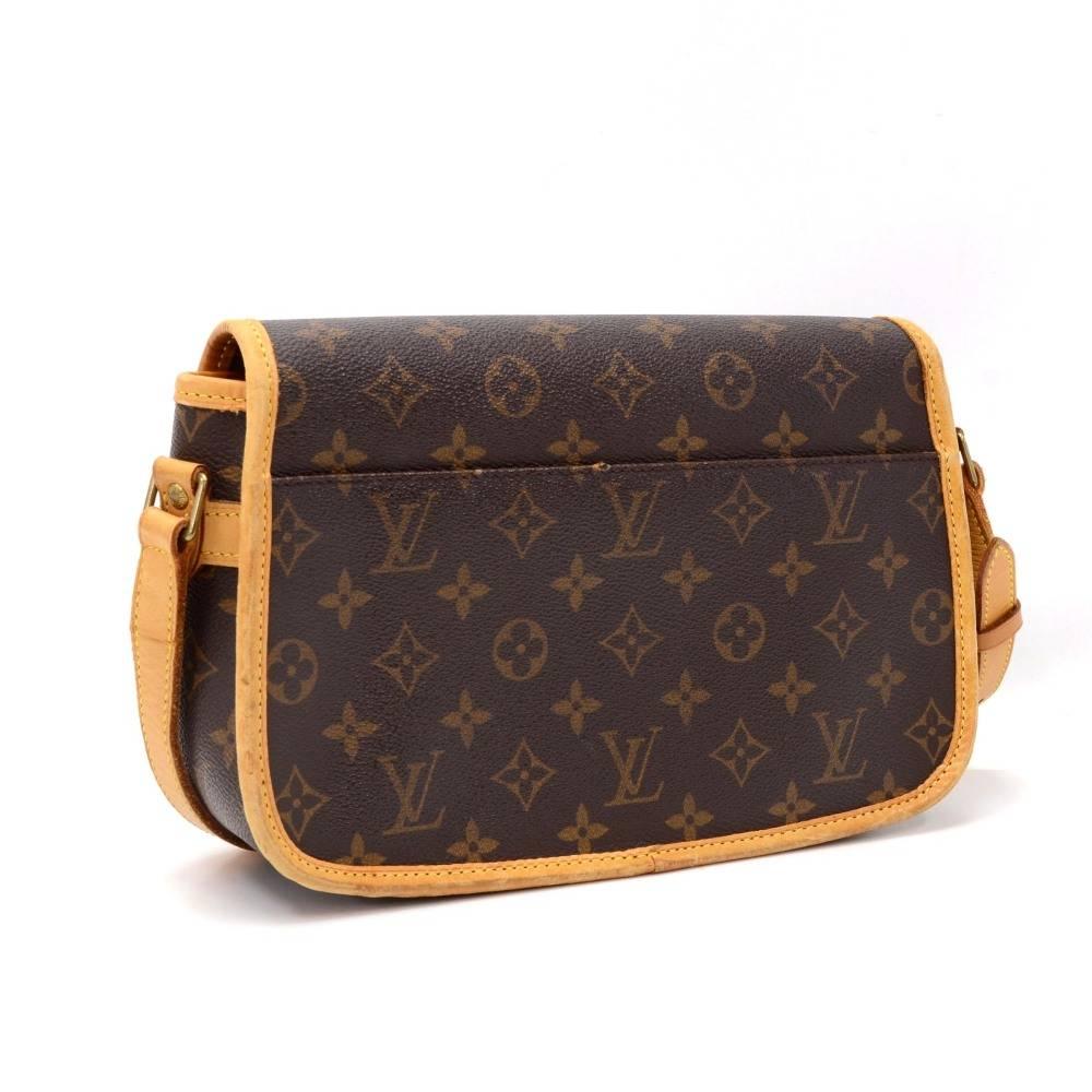 This is Louis Vuitton Sologne shoulder bag. Flap top with buckle closure and one open pocket on the back. Inside has 2 pockets; 1 zipper and 1 open. Comfortably carry on shoulder or across body.

Made in: France
Serial Number: SL0052
Size: 11 x 7.5