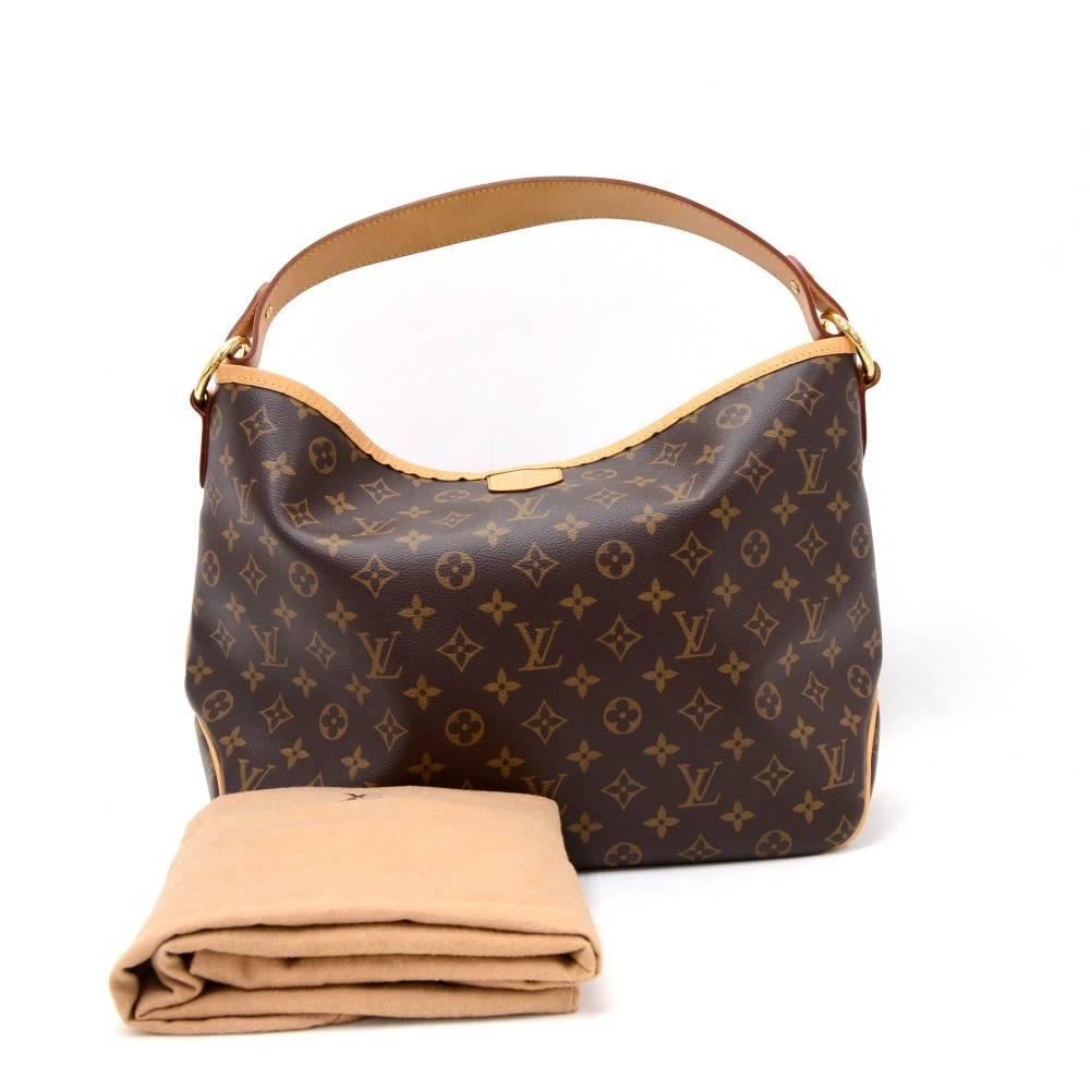 Louis Vuitton Delightfull PM tote bag in monogram canvas. Inside has 1 zipper pocket. Comes with D ring inside to attach small pouches or keys. Comfortably carry in hand or on shoulder.

Made in: France
Serial Number: F L 0 1 8 4
Size: 18.1 x 10.2 x