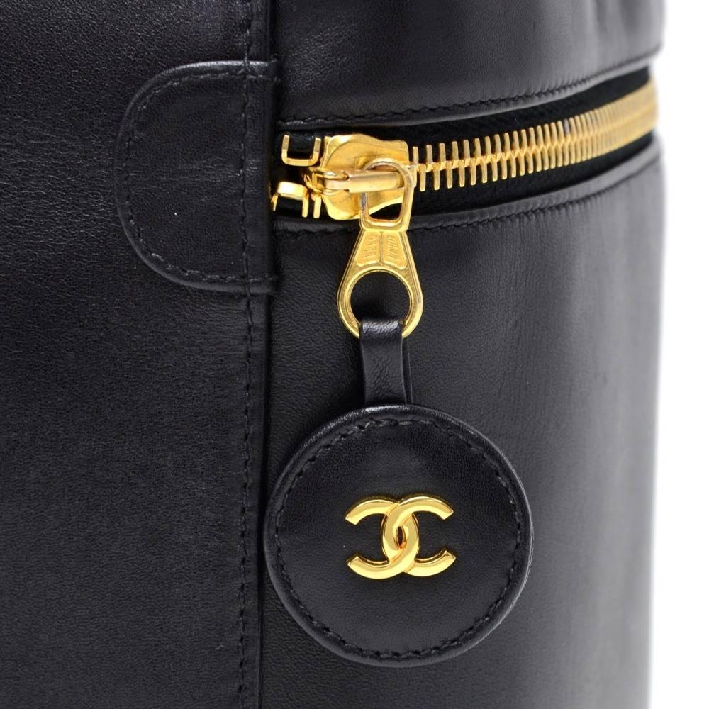 Vintage Chanel Vanity Black Leather Cosmetic Hand Bag 2