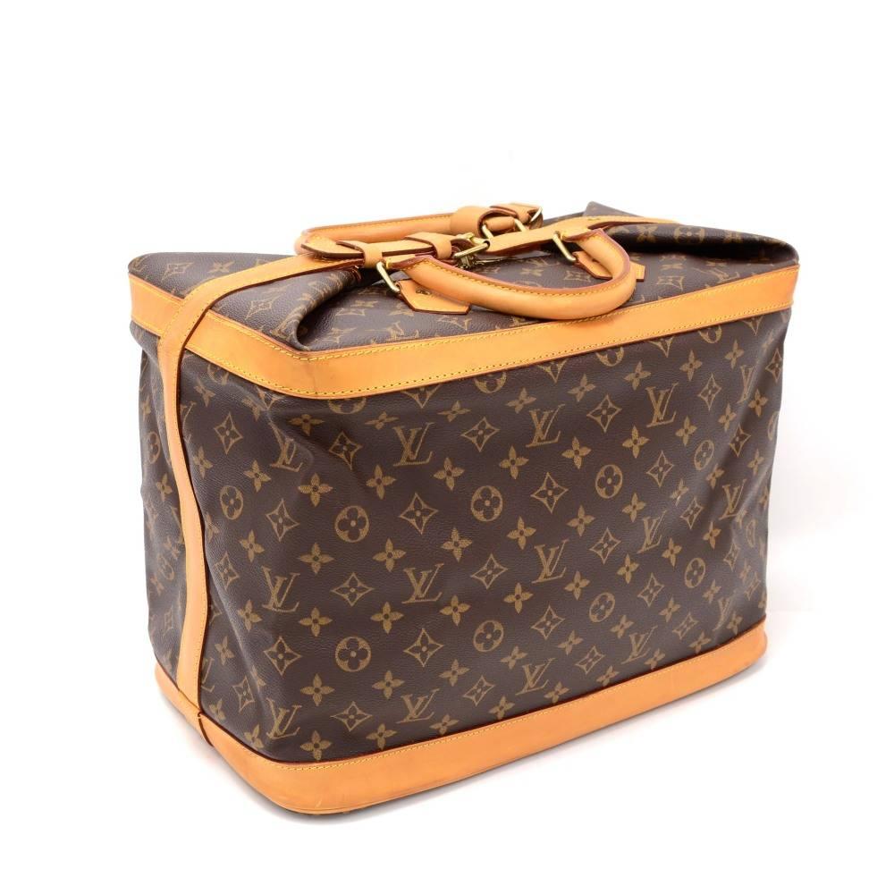 Louis Vuitton Cruiser bag 40. Easy access with double zipper secured with a leather buckle. Inside has 1 open pocket. 5 studs on the bottom of the bag for protection. Perfect size to keep you organized wherever you go. 

Made in: France
Serial