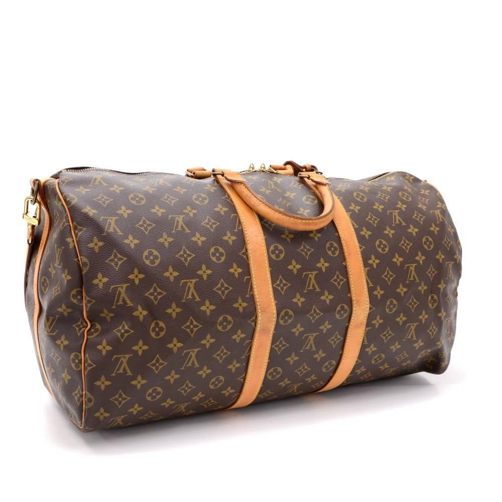 Louis Vuitton Keepall Bandouliere 55 a classic from the Louis Vuitton travel bag collection. This spacious sized version in Monogram canvas and a double zipper for secure and easy access. Great for any trip! It comes with name tag and