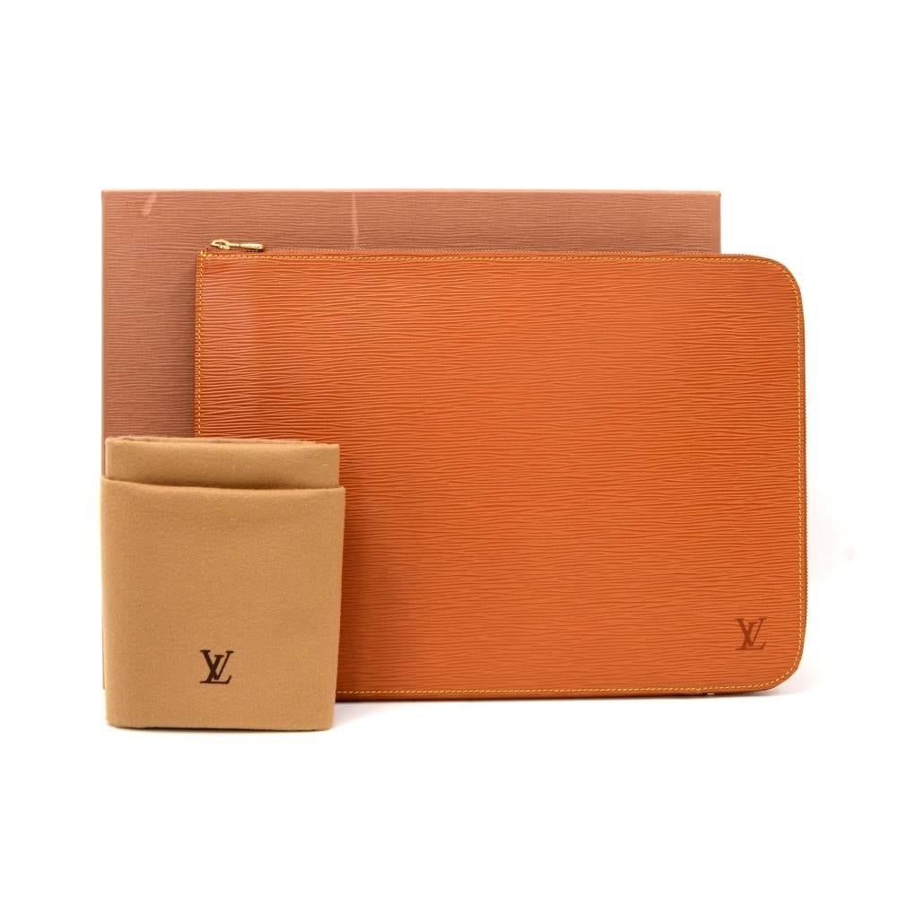 Louis Vuitton Poche Portfolio Document case in epi leather. It features zipper closure. Great for anyone who needs to carry documents in nice and organized style. This is a rare item in excellent condition. 

Made in: France
Serial Number: V . I .