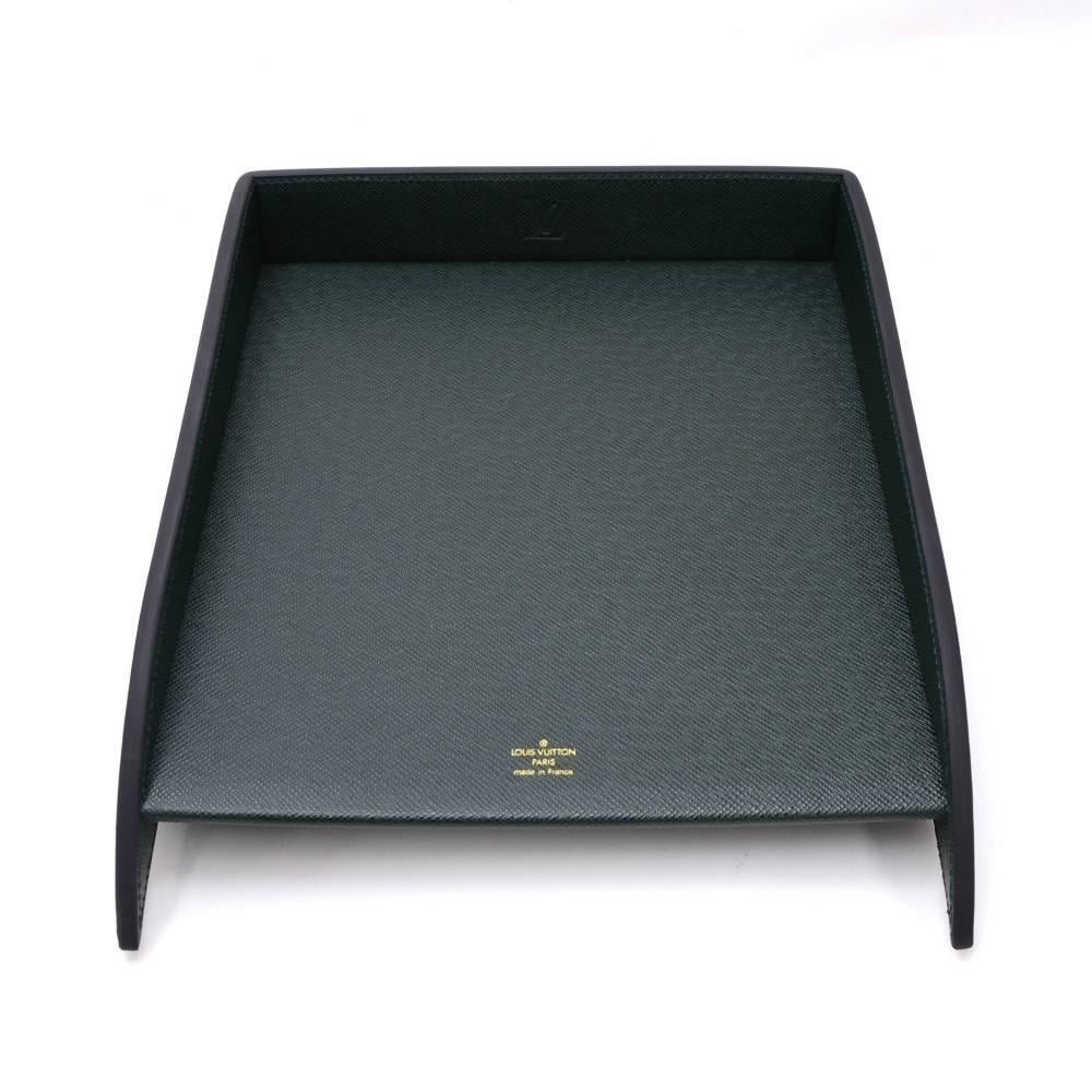 Louis Vuitton document tray in green taiga leather. Perfect to keep your document in organized.

Made in: France
Size: 12.6 x 10.6 x 2.4 inches or 32 x 27 x 6 cm
Color: Green
Dust bag:   Not included  
Box:   Yes included  

Condition
Overall: 9.5