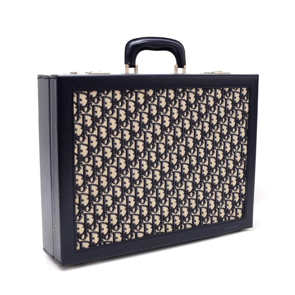 Christian Dior Trotter trunk in navy monogram cotton x leather. Main access is secured with 2 latches. Inside has 2 open pockets and fabric lining. Very rare item to have

Made in: France
Size: 16.9 x 12.6 x 3.7 inches or 43 x 32 x 9.5 cm
Color: