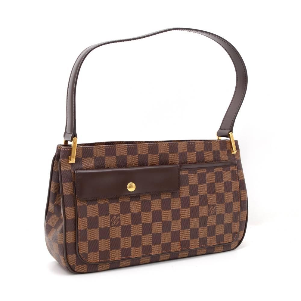Louis Vuitton Aubagne shoulder bag in Damier Canvas. Outside, it has 1 small pocket with flap and 1 open pocket. It has red alkantra lining with 3 compartments: 2 open and the middle has zipper. Comfortably carried in hand or on shoulder.

Made in: