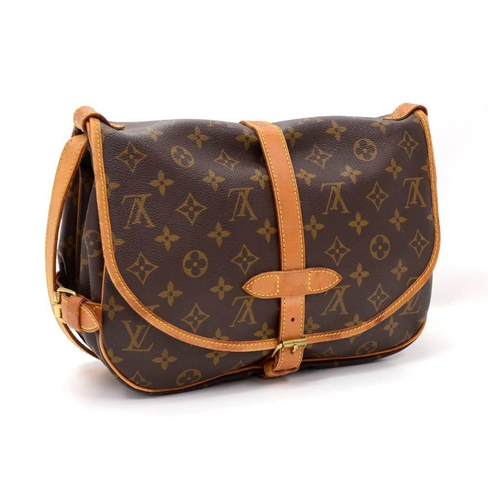 Louis Vuitton Saumur 30 shoulder bag. Two separate compartments with flap and leather belt closure. Adjustable leather strap could be worn across body or on one shoulder. Excellent for everyday or for traveling.

Made in: France
Serial Number: