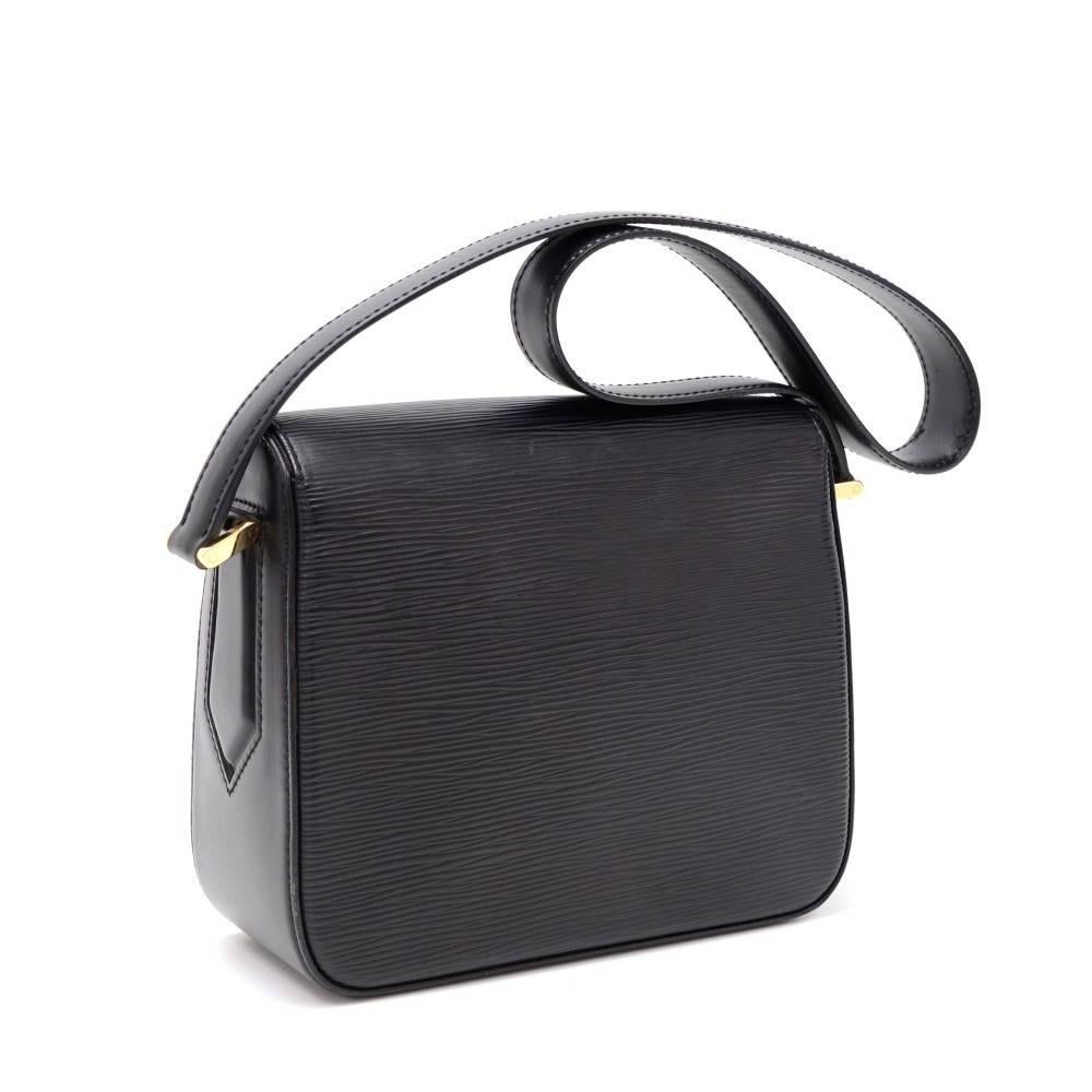 Louis Vuitton Byushi in black Epi leather. Top flap secured with a magnetic closure. 2 interior pockets: 1 opened and 1 with zipper. Very convenient size and easy to access to inside. Fashionable bag for any everyday occasion.

Made in: