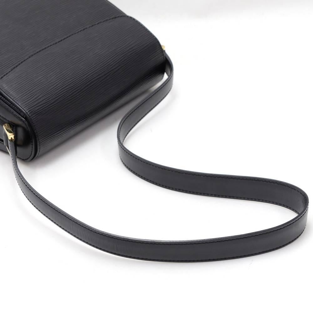 Louis Vuitton Byushi Black Epi Leather Shoulder Bag 2