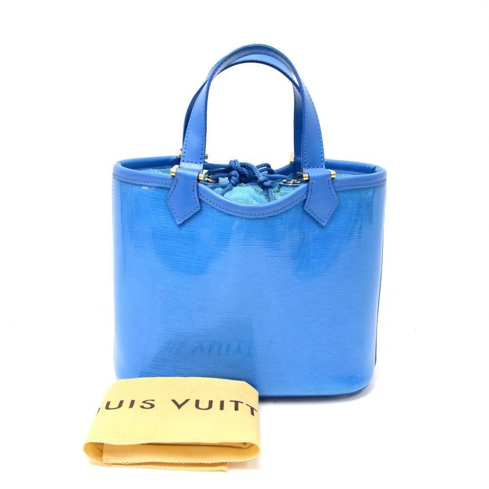 Louis Vuitton white vinyl Plage Lagoon PM beach bag. It is from the limited collection from the years 2003. Open access with 1 open pocket. Extremely rare bag to find.

Made in: Spain
Serial Number: CA0013
Size: 9.4 x 8.1 x 4.3 inches or 24 x 20.5 x