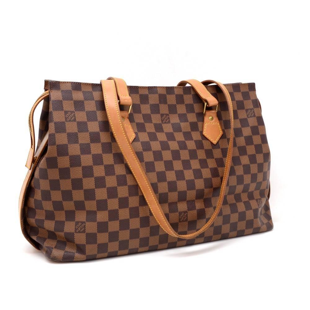 Louis Vuitton Chelsea tote bag in Ebene Damier canvas. It is limited from 1986-1996 Edition Centenaire. Top has double zipper closure. Inside has with 1 zipper pocket. Limited and perfect item to have. Limited No. 13518

Made in: France
Serial