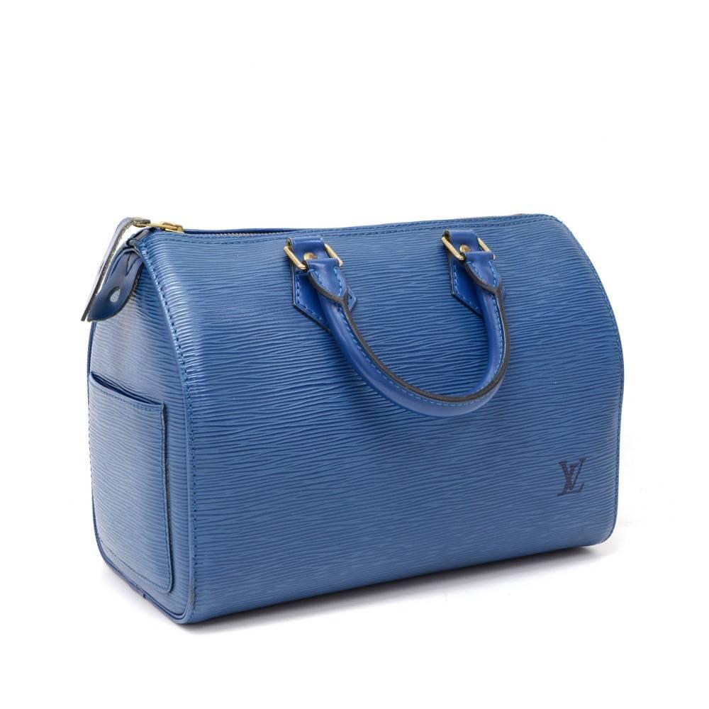 Louis Vuitton epi leather speedy 25 hand bag. Inspired by the famous keep all travel bag, it has zip closure. This bag in Epi leather is perfect for carrying everyday essentials. One of the most popular shapes from Louis Vuitton.

Made in: