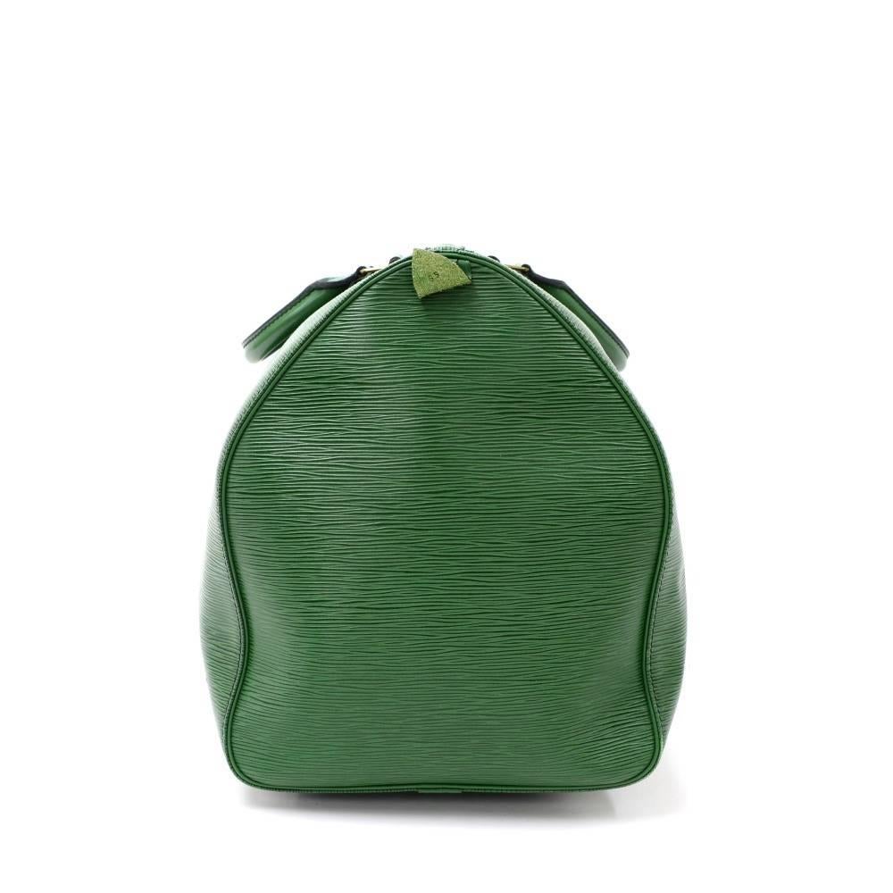 Vintage Louis Vuitton Keepall 55 Green Epi Leather Duffle Travel Bag In Good Condition In Fukuoka, Kyushu