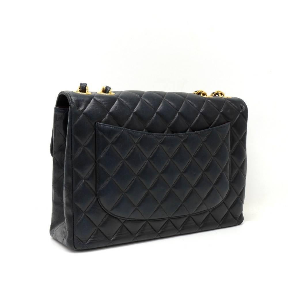 Chanel Jumbo in black quilted leather. It has flap top with large CC twist lock on the front. Outside on the back has 1 open side pocket. Inside has black leather lining and 2 pockets: 1 zipper and 1 open. Comfortably carried on shoulder with single