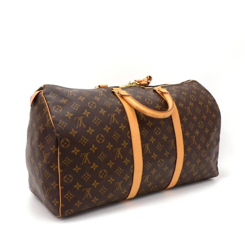 Louis Vuitton Keepall 50 is a classic of the Louis Vuitton travel bag collection. This spacious medium sized version in Monogram canvas and a double brass zipper. A great companion wherever you go.It comes with name tag and poignees.

Made in: