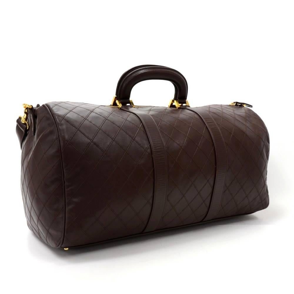 Chanel Boston travel bag in brown quilted calfskin leather. Main area is secured with zipper. Inside has 2 zipper pockets. Carried in hand or in shoulder and offers great capacity. Comes with a numerical padlock.

Made in: Italy
Serial Number: