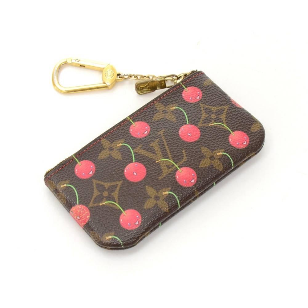 Louis Vuitton monogram pochette key / coin case. This key case can holds coins and keys! Stunning item where you go.

Made in: France
Serial Number: S P 0 0 3 5
Size: 4.7 x 2.6 x x inches or 12 x 6.5 x x cm
Color: Brown
Dust bag:   Not included 