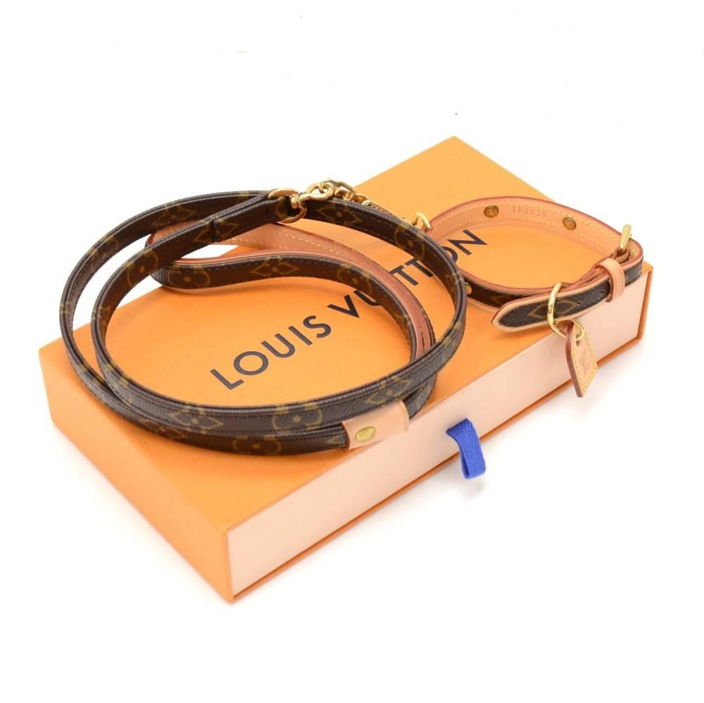 Louis Vuitton Laisse Collier Baxter MM Monogram Canvas + Cowhide Leather Dog Leash. Very rare and nice item for small to medium dogs.Leash: Total length app is 41 inch or 104 cm, width app is 0.7 inches or 1.8 cm.Collar: adjutable from app 9.8 -