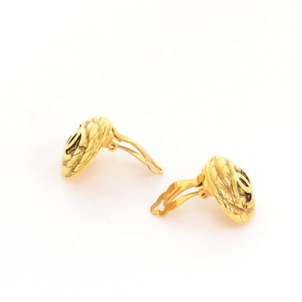 Women's or Men's Vintage Chanel Gold Tone CC Logo Round Earrings