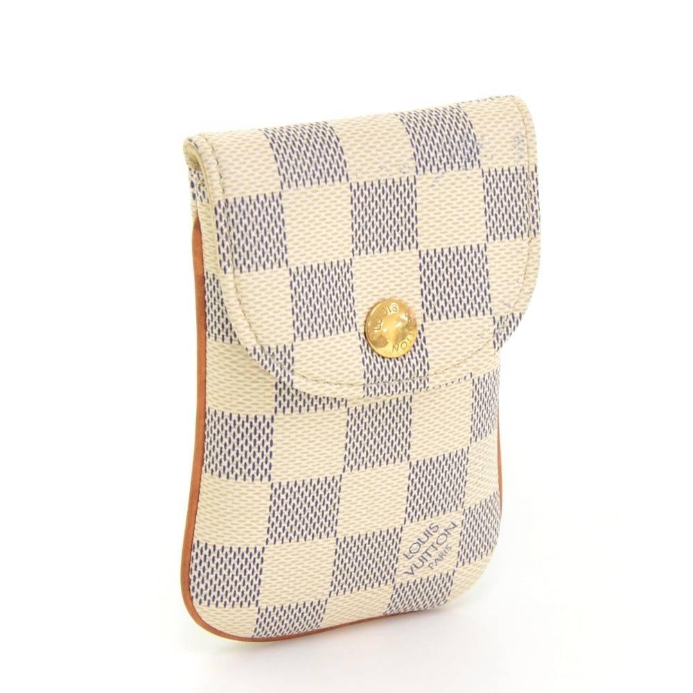 This is Louis Vuitton Etui case in white damier canvas. It can be used for various phones or other small items. Fits nicely iPhone up to 4S! Full length of the chain is app 6.3 inch or 16 cm.

Made in: France
Serial Number: SN0190
Size: 4.7 x 3.1 x