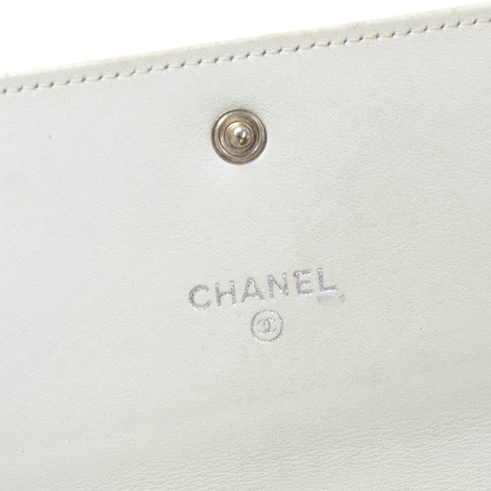 Chanel White Leather Bifold Wallet  In Fair Condition In Fukuoka, Kyushu
