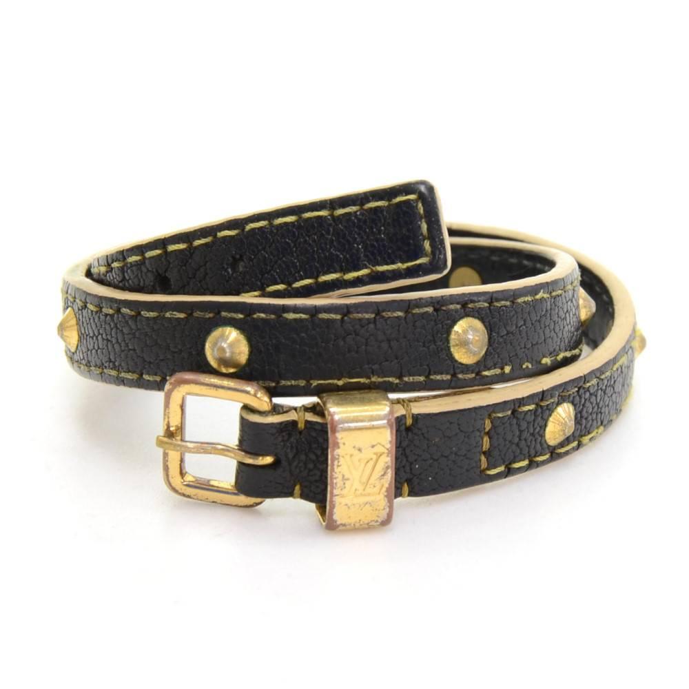 Louis Vuitton black Suhali leather bracelet with brass studs. LOUIS VUITTON Made in France engraved on it. It will always look great.Size App 14.2 -15.7 inches or 36 - 40 cm (adjustable), width app 0.4 inches or 1.1 cm.

Made in: France
Size: 15.7 x