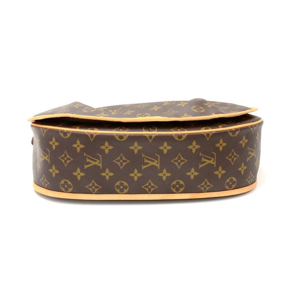 Louis Vuitton Menilmontant MM Monogram Canvas Shoulder Bag In Excellent Condition In Fukuoka, Kyushu