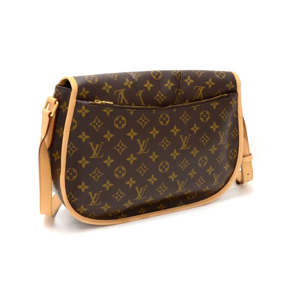 Louis Vuitton Menilmontatn MM shoulder bag in monogram canvas. It has flap with 2 magnetic closures. Inside is in canvas lining with 2 exterior open pockets and 1 interior zipper pocket. Comfortably carried on shoulder or across body. It is Sping -