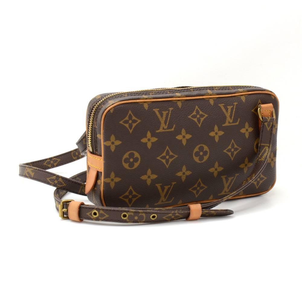 Louis Vuitton Pochette Marly Bandouliere in monogram canvas. It can be carried on shoulder or across body with adjustable leather strap and shoulder support. It stores beauty products and other daily essentials.

Made in: France
Serial Number: TH