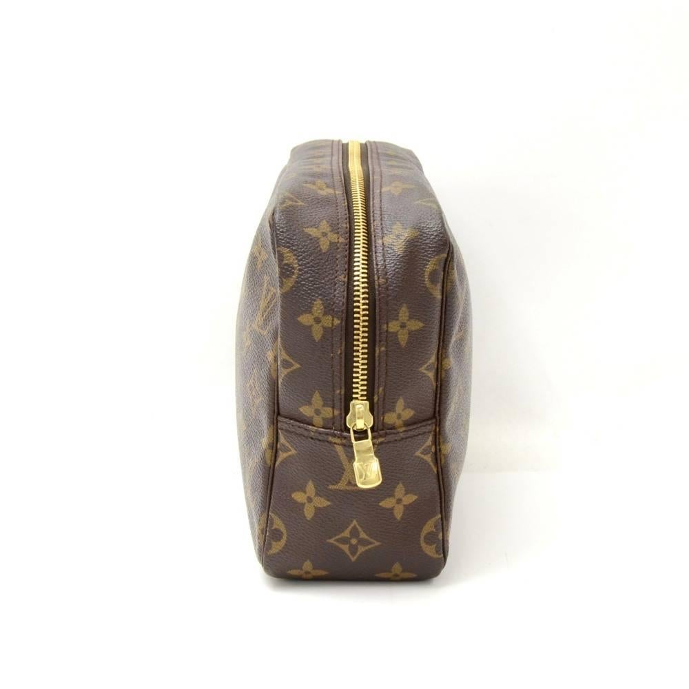 Vintage Louis Vuitton Trousse Toilette 28 Monogram Canvas Cosmetic Pouch In Fair Condition In Fukuoka, Kyushu