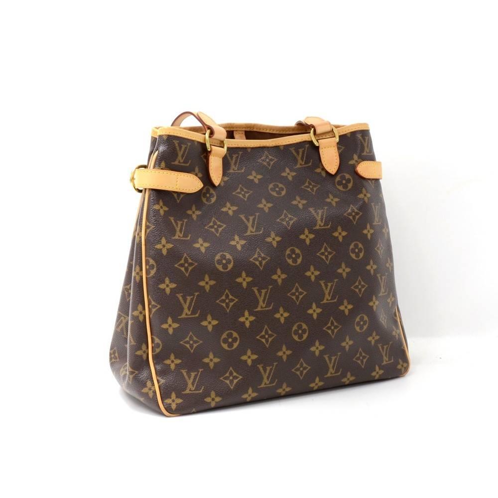 Louis Vuitton Batignolles vertical shoulder/handbag in Monogram canvas. Inside has brown fabric lining and 1 zipped pocket and 1 for mobile or glasses. It is specially designed to keep all your items perfectly organized!

Made in: France
Serial