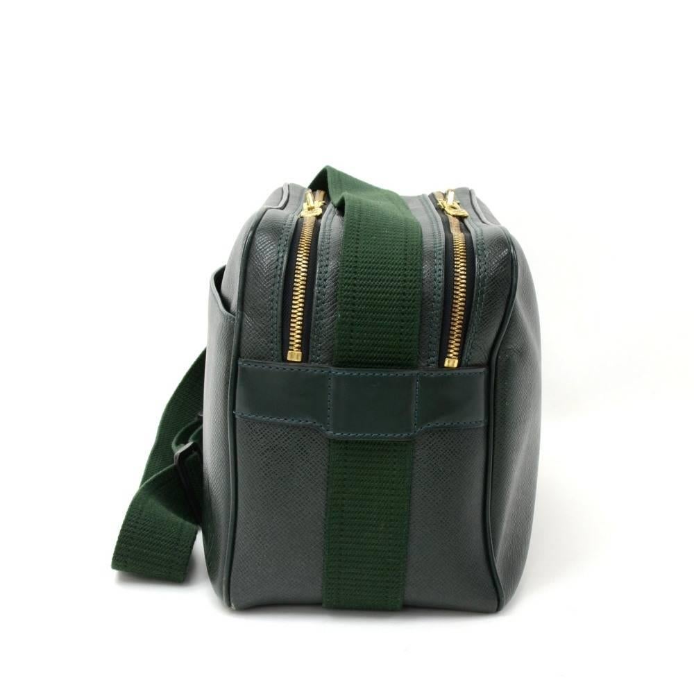 Black Louis Vuitton Reporter Green Taiga Leather Medium Shoulder Bag