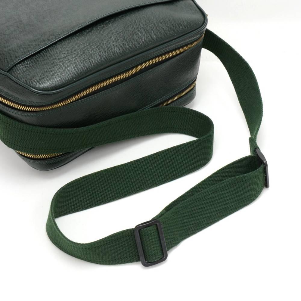 Louis Vuitton Reporter Green Taiga Leather Medium Shoulder Bag 1