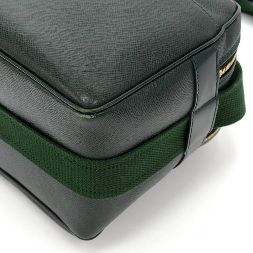 Louis Vuitton Reporter Green Taiga Leather Medium Shoulder Bag 2