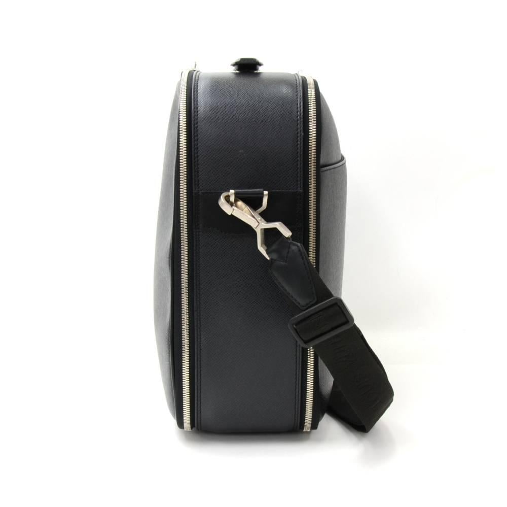 Women's or Men's Louis Vuitton Black Taiga Leather Laptop Briefcase Bag and Strap