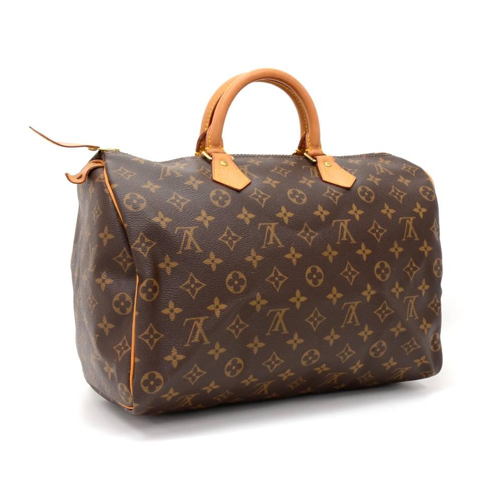 Louis Vuitton Speedy 35 hand bag crafted in monogram canvas. It offers light weight elegance in a compact format. Inspired by the famous keep all travel bag, it features a brass zip closure. Perfect for carrying everyday essentials.

Made in:
