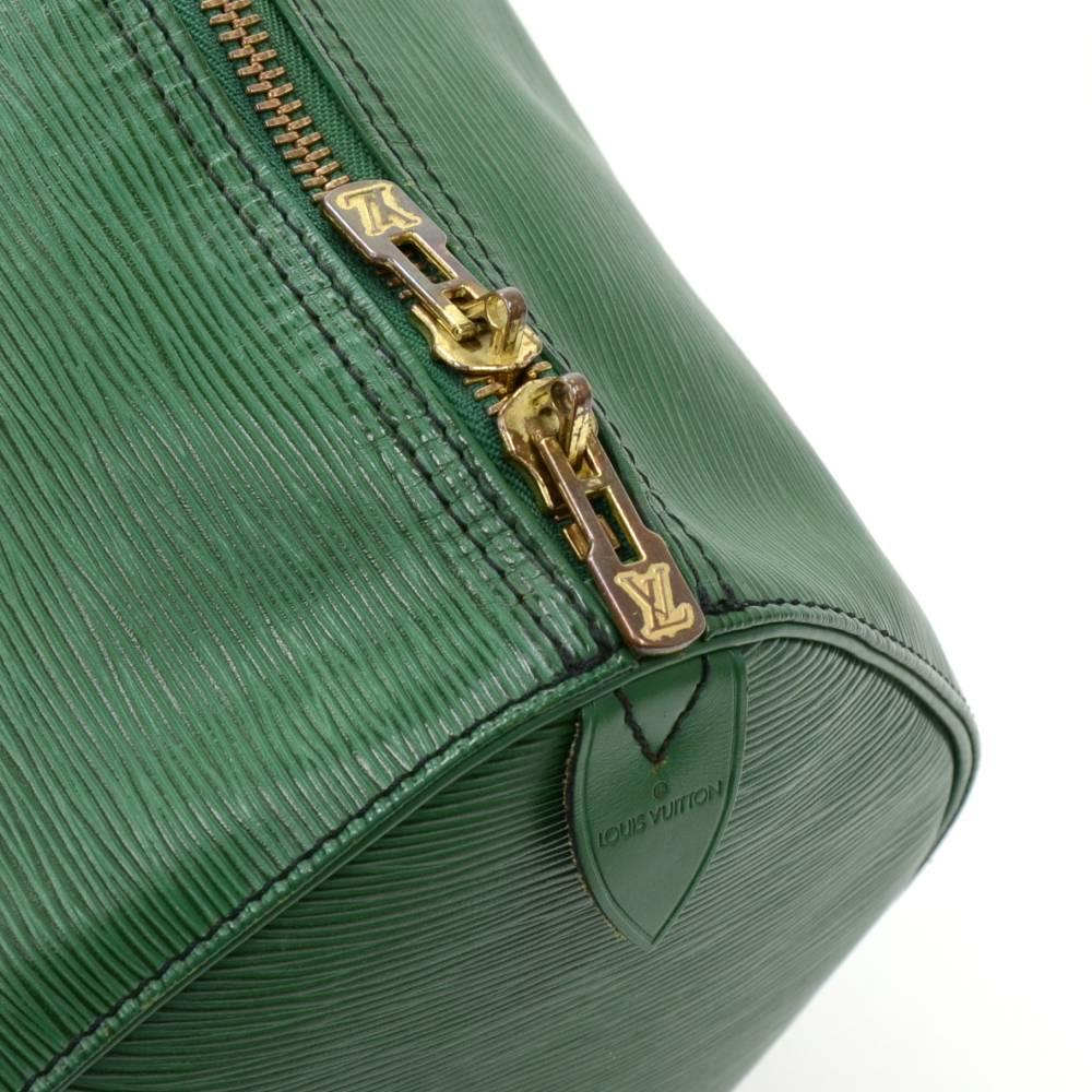 Women's or Men's Louis Vuitton Vintage Keepall 45 Green Epi Leather Duffle Travel Bag