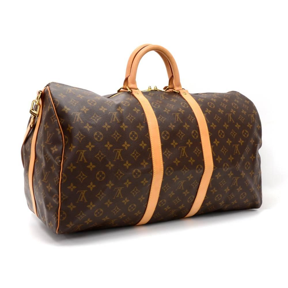 Louis Vuitton Keepall Bandouliere 55 a classic from the Louis Vuitton travel bag collection. This spacious sized version in Monogram canvas and a double zipper for secure and easy access. Great for any trip!It comes with an adjustable strap, name
