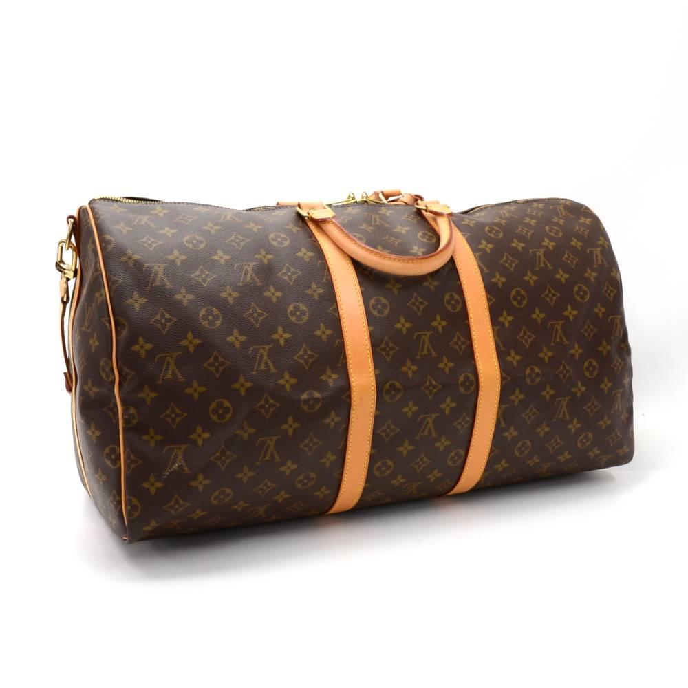 Vintage Louis Vuitton Keepall Bandouliere 55 a classic from the Louis Vuitton travel bag collection. This spacious sized version in Monogram canvas and a double zipper for secure and easy access. Great for any trip!It comes with an adjustable strap,
