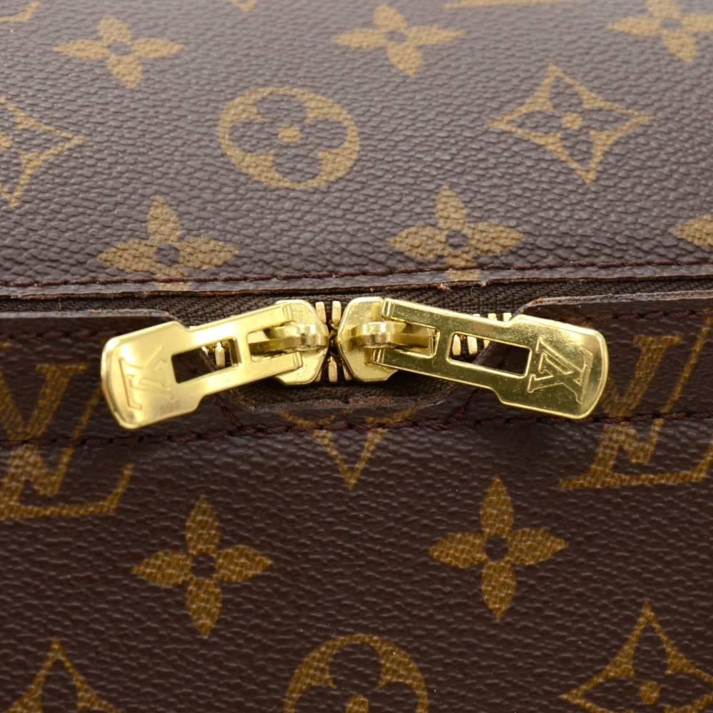 Women's or Men's Louis Vuitton Monogram Canvas Travel Bag and Strap