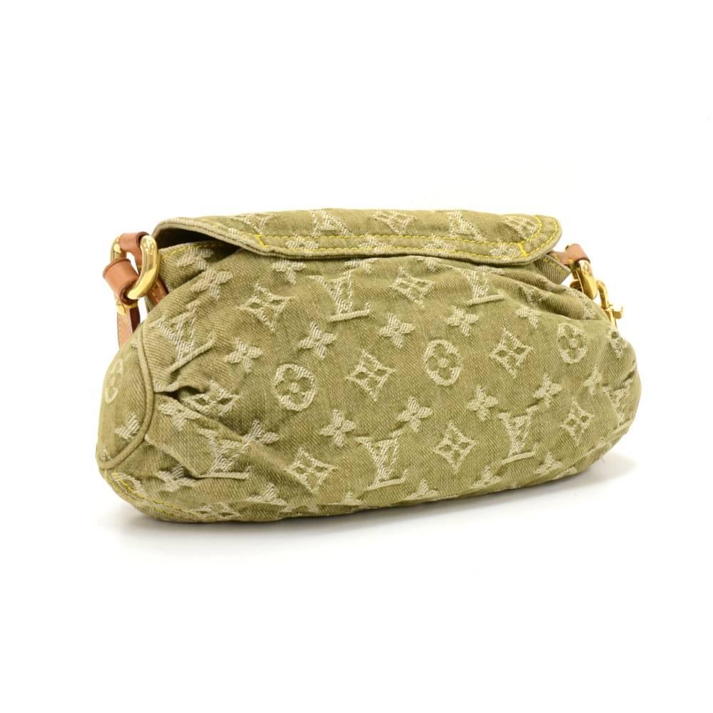 Authentic Louis Vuitton Mini Pleaty shoulder/ handbag in Denim Monogram. It has flap with lock. Inside is in green suede leather lining with 1 open pocket. Can carry in hand or on one shoulder. Perfect for daily use or night out. SKU:LO260

Made in: