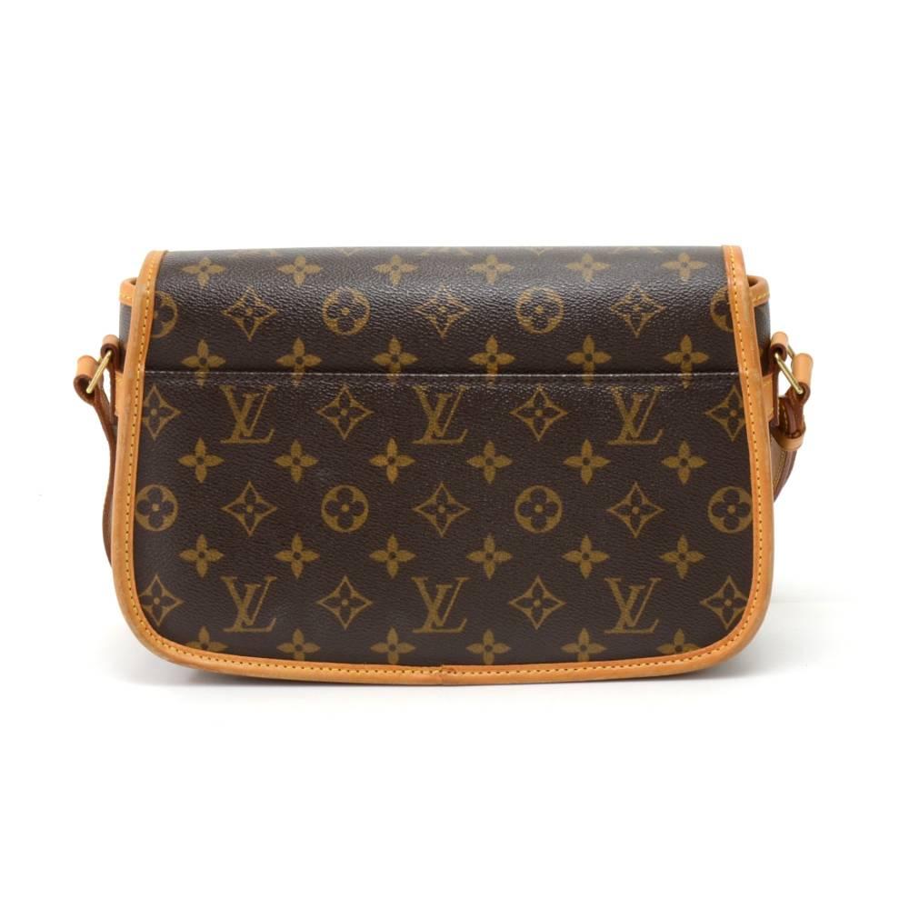 This is Louis Vuitton Sologne shoulder bag. Flap top with buckle closure and one open pocket on the back. Inside has 2 pockets; 1 zipper and 1 open. Comfortably carry on shoulder or across body.

Made in: France
Serial Number: TH0086
Size: 11 x 7.5