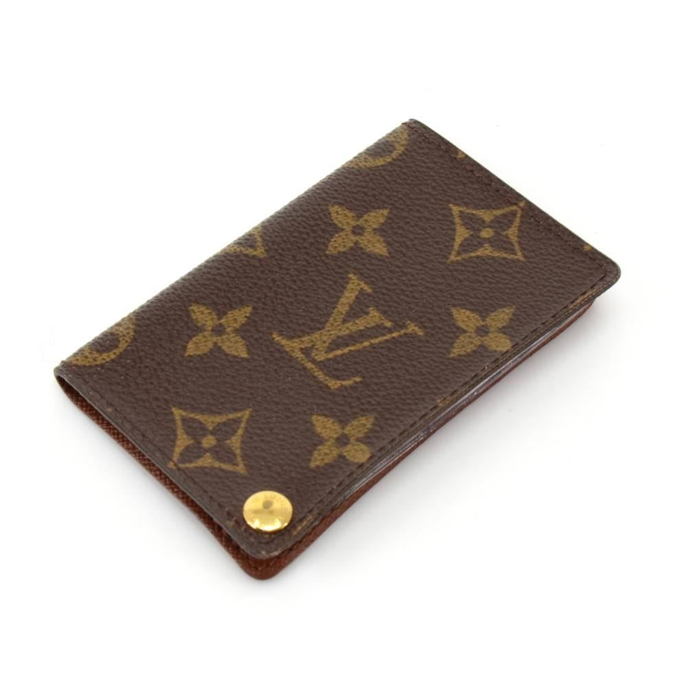 This is a Louis Vuitton Porte-cartes credit monogram canvas card case. It has six clear card sleeves. Simple and easy design to hold your favorite cards or pictures! SKU: LO011

Made in: France
Serial Number: CT0073
Size: 2.8 x 4.1 x x inches or 7 x