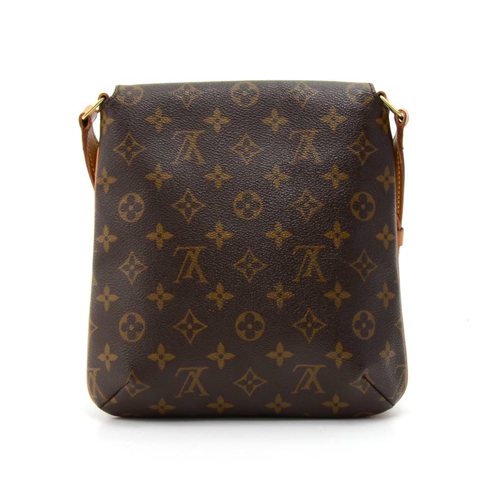 Louis Vuitton Musette Salsa shoulder bag. Flap with magnetic closure. Inside has brown Alkantra lining and 1 open pocket. Can be worn on the shoulder with an adjustable leather strap. Excellent for everyday or for traveling. SKU: LO583

Made in: