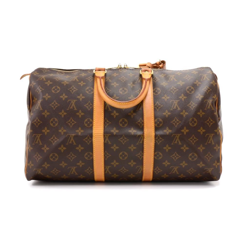 Vintage Louis Vuitton Keepall 45 is a classic of the Louis Vuitton travel bag collection. This spacious medium sized version in Monogram canvas and a double brass zipper. A great companion wherever you go.It comes with name tag and poignees. SKU: