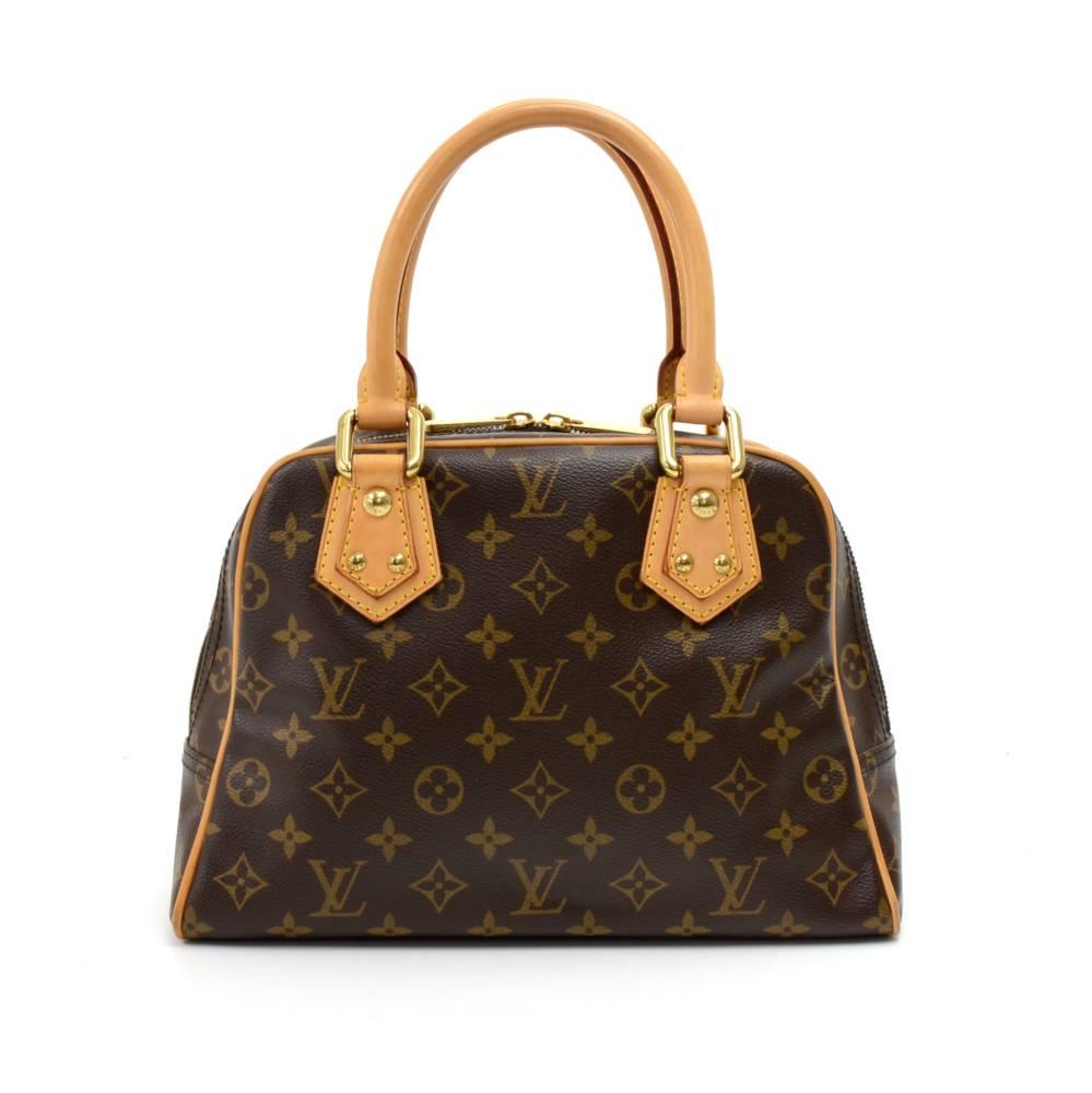 Louis Vuitton Manhattan PM in monogram canvas. Main access is secured with double zippers. Outside has 2 pockets with clutches. Inside has alkantra lining and 1 open pocket. It is very hard to overlook this bag!SKU: LO526

Made in: France
Serial