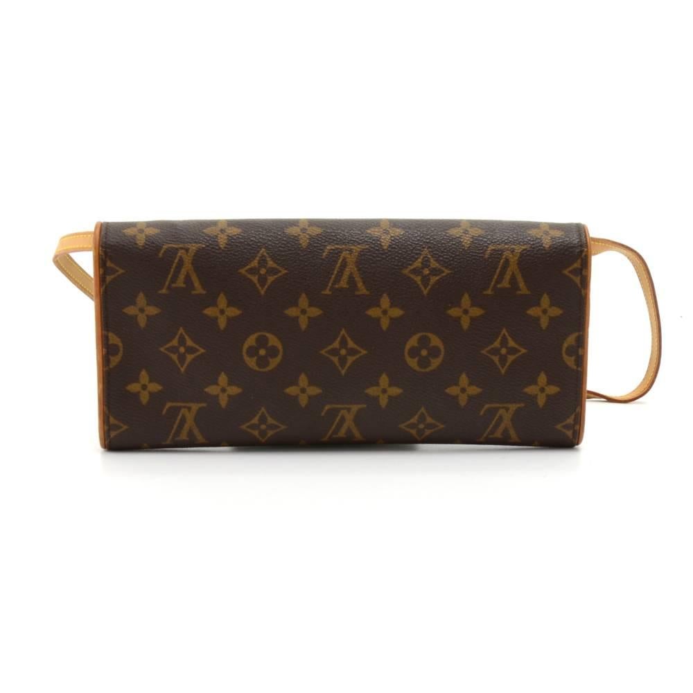 Louis Vuitton pochette twin GM pouch in monogram canvas. It is elegant with its easy and secure magnetic closure. It can be worn on one shoulder, across the body with the cowhide leather strap or just as a clutch. SKU: LO554

Made in: Spain
Serial
