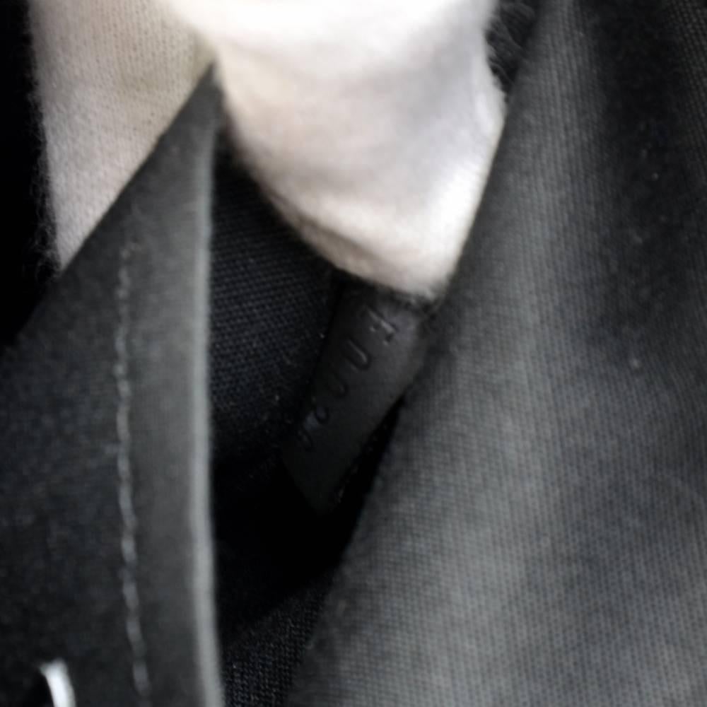 Louis Vuitton Segur PM Black Epi Leather Shoulder Hand Bag For Sale 3