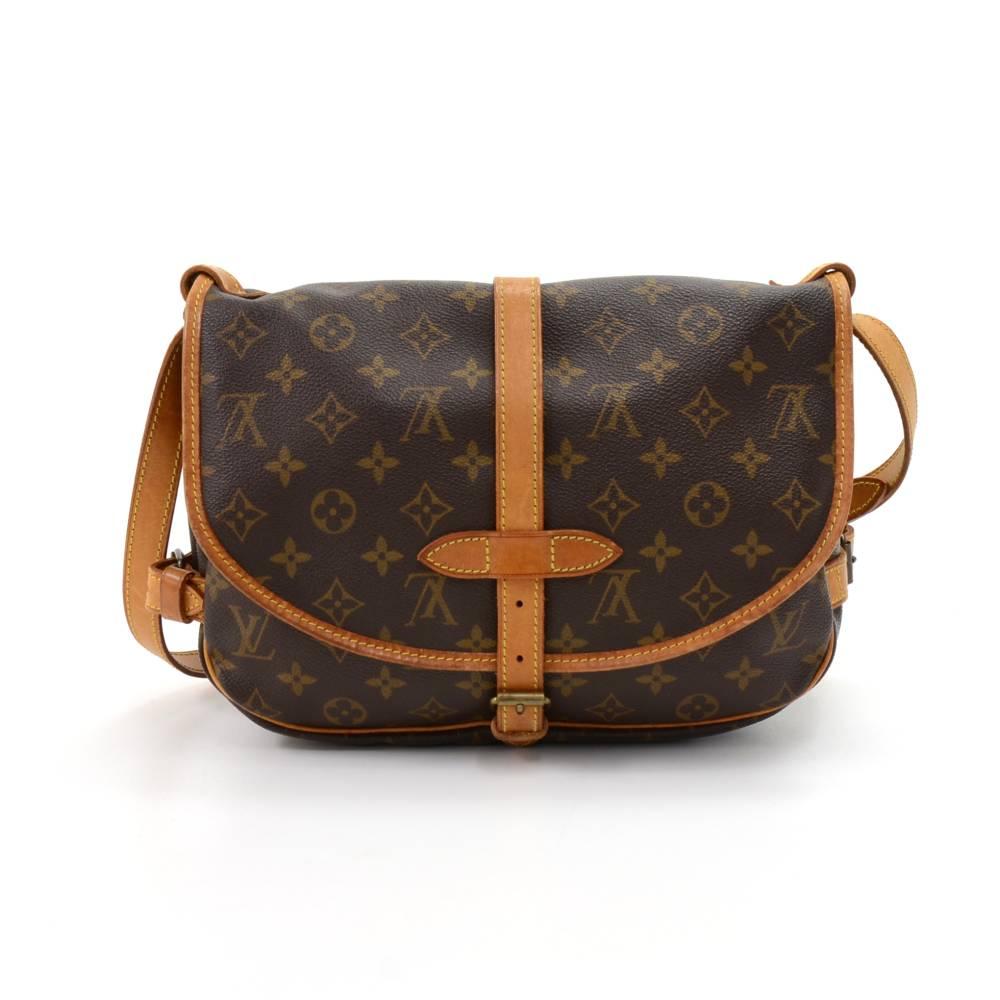 Vintage Louis Vuitton Saumur 30 shoulder bag. Two separate compartments with flap and leather belt closure. Adjustable leather strap could be worn across body or on one shoulder. Excellent for everyday or for traveling.SKU: LO675

Made in: